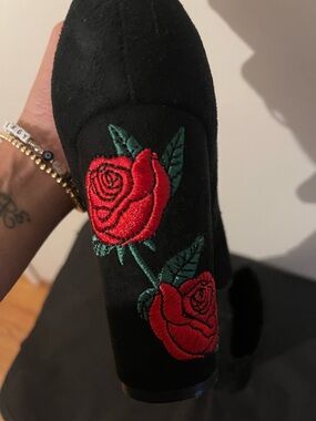 Classic Black Women's Ankle Boots - Sleek Zipper Design